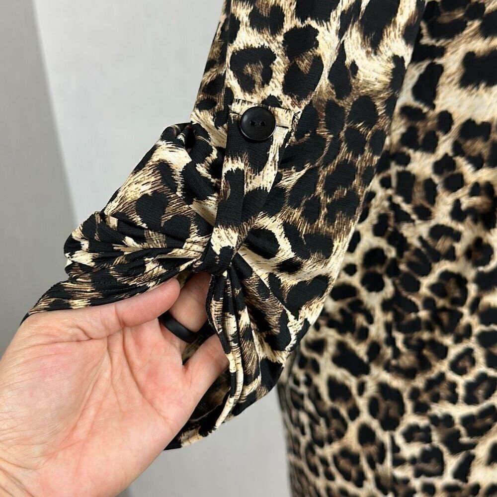 Leopard Print Dress Size Medium Lightweight Cheetah Animal Print V-Neck - Picture 7 of 10